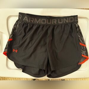 Women’s Under Armour Play Up Shorts Size Small Black/Orange